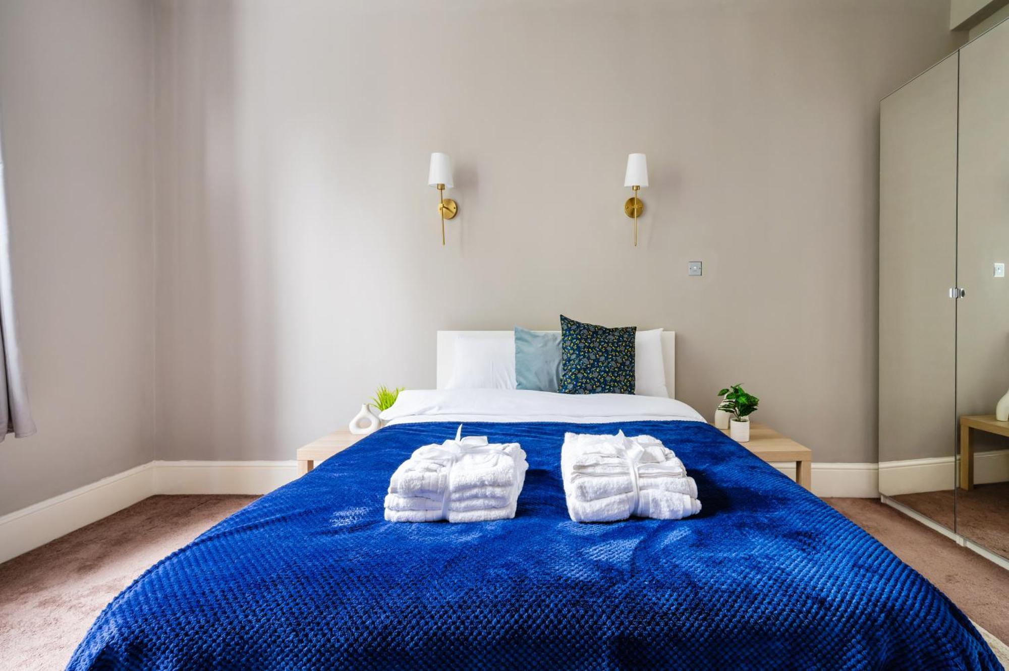 Large 1 Bedroom In Center Of 2 Appartamento *