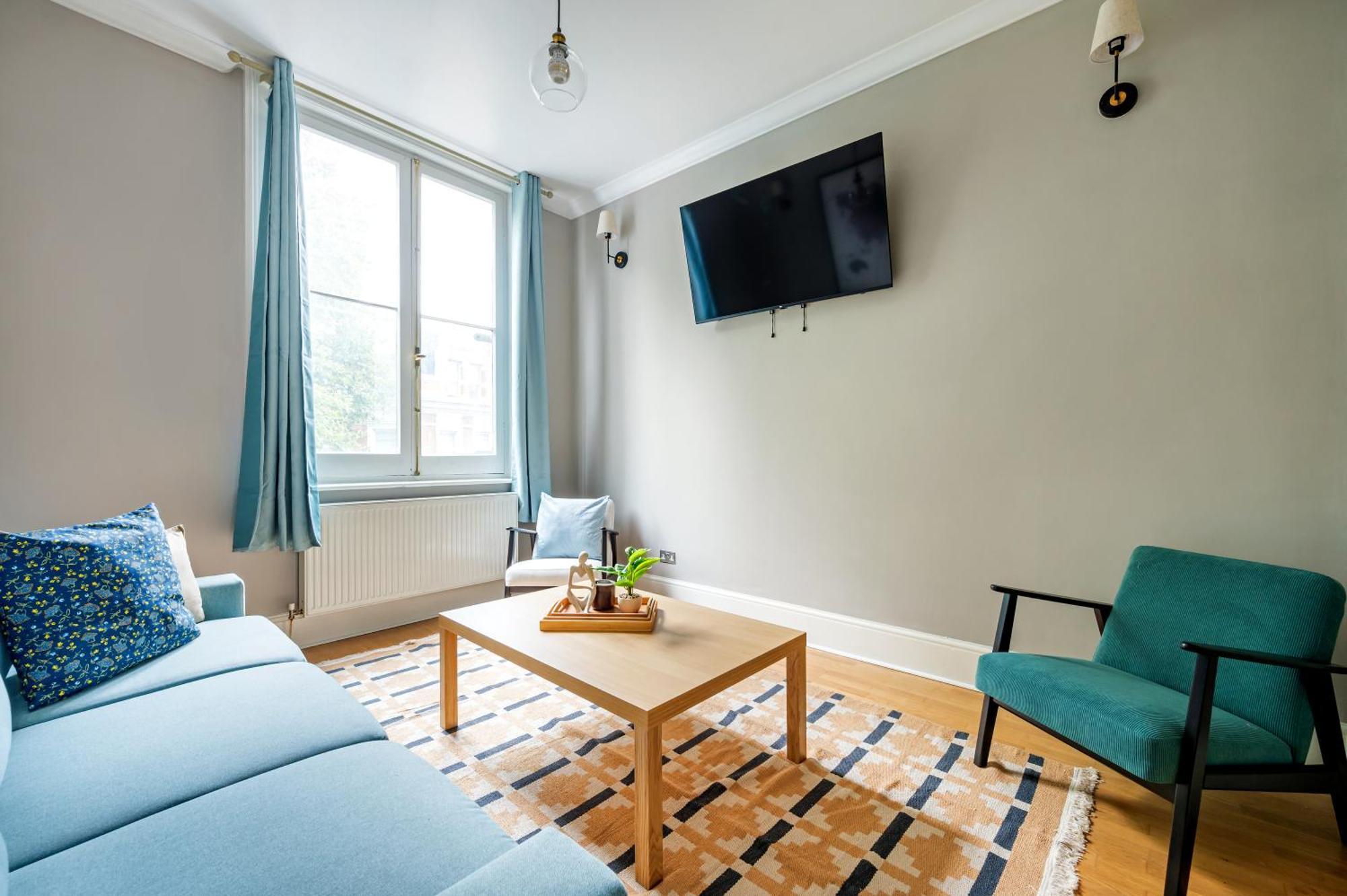 Large 1 Bedroom In Center Of 2 Londra